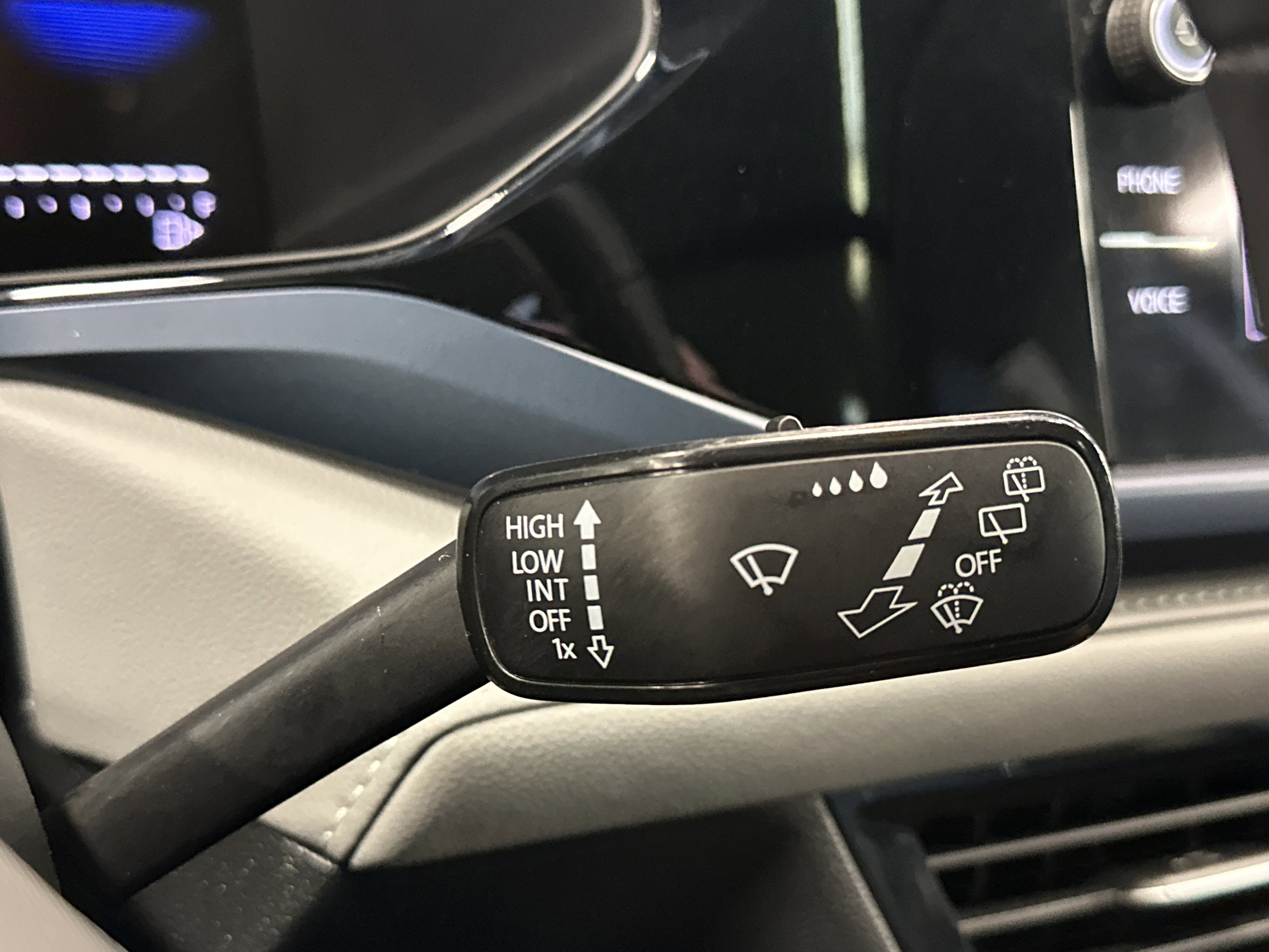 Used 2024 Volkswagen Taos SE image 35