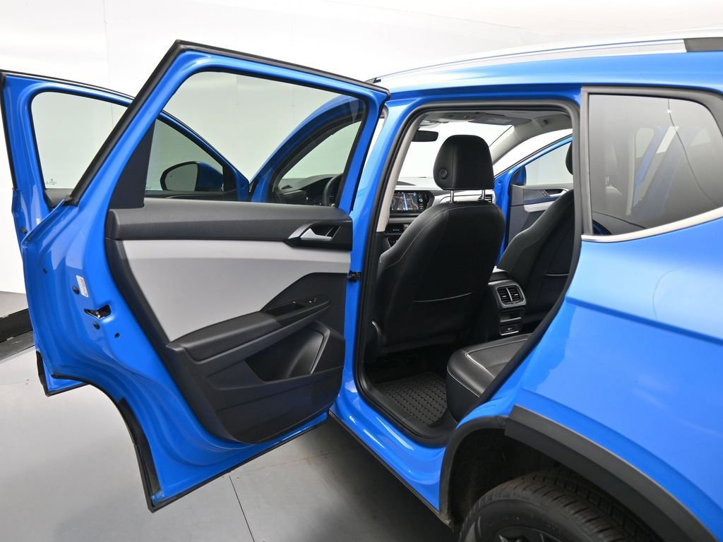 Used 2022 Volkswagen Taos SEL w/ Panoramic Sunroof Package image 45