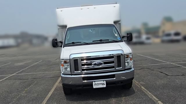 Certified 2017 Ford E-450 and Econoline 450 Super Duty w/ Power Windows & Locks Group RWD image 4