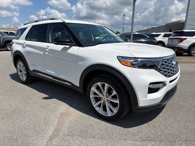 Certified 2023 Ford Explorer Platinum w/ Technology Package AWD/4WD image 3