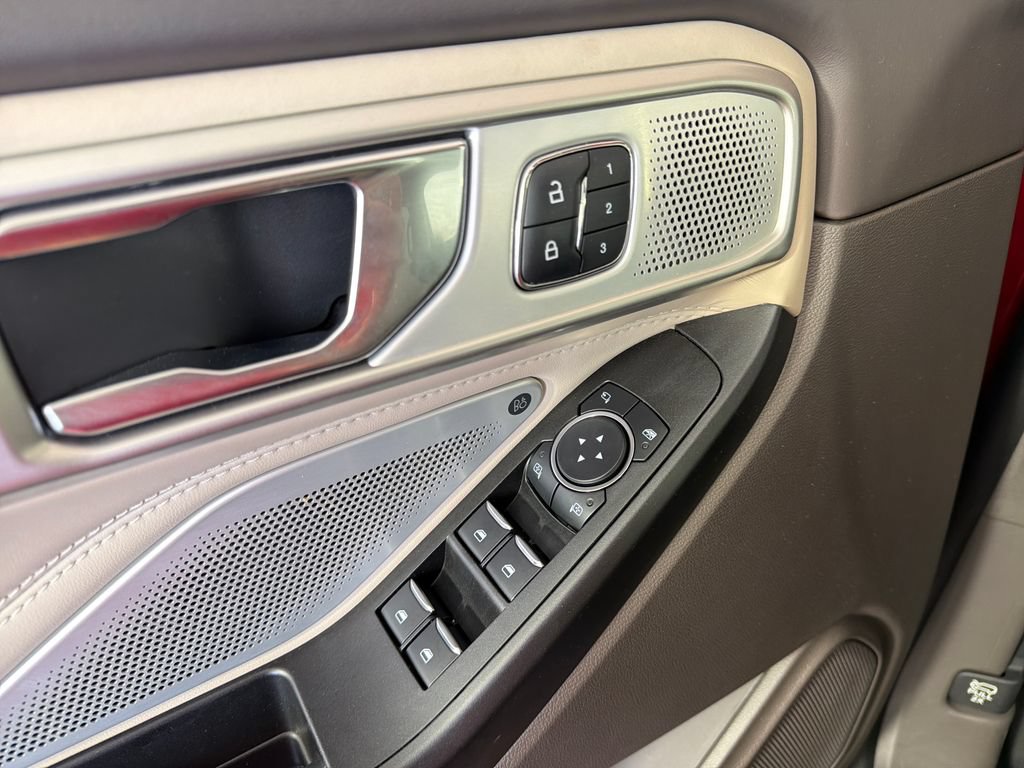 Certified 2020 Ford Explorer Platinum w/ Premium Technology Package AWD/4WD image 18