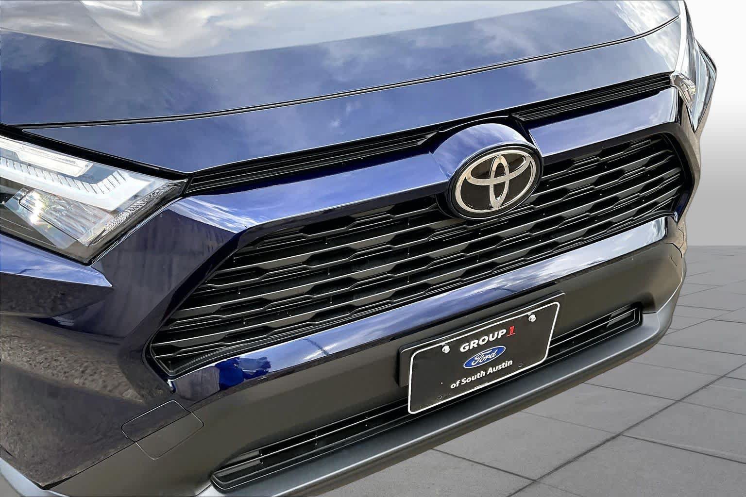 Used 2025 Toyota RAV4 XLE Premium AWD/4WD image 30