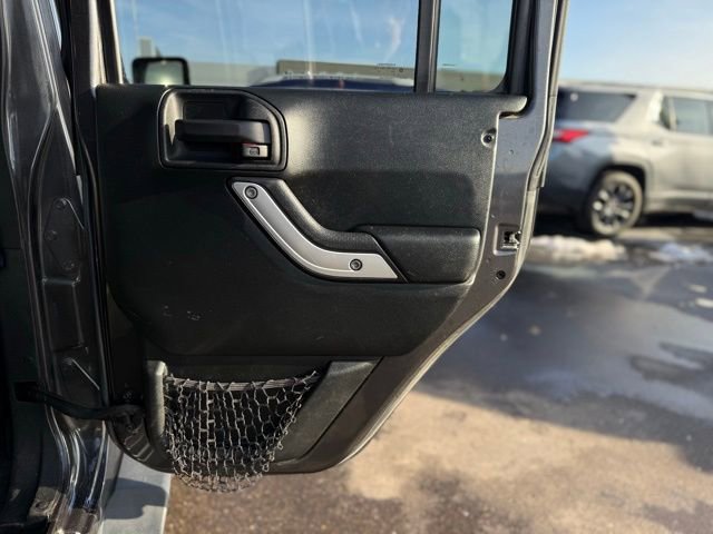 Used 2018 Jeep Wrangler Unlimited Sahara w/ Connectivity Group image 17