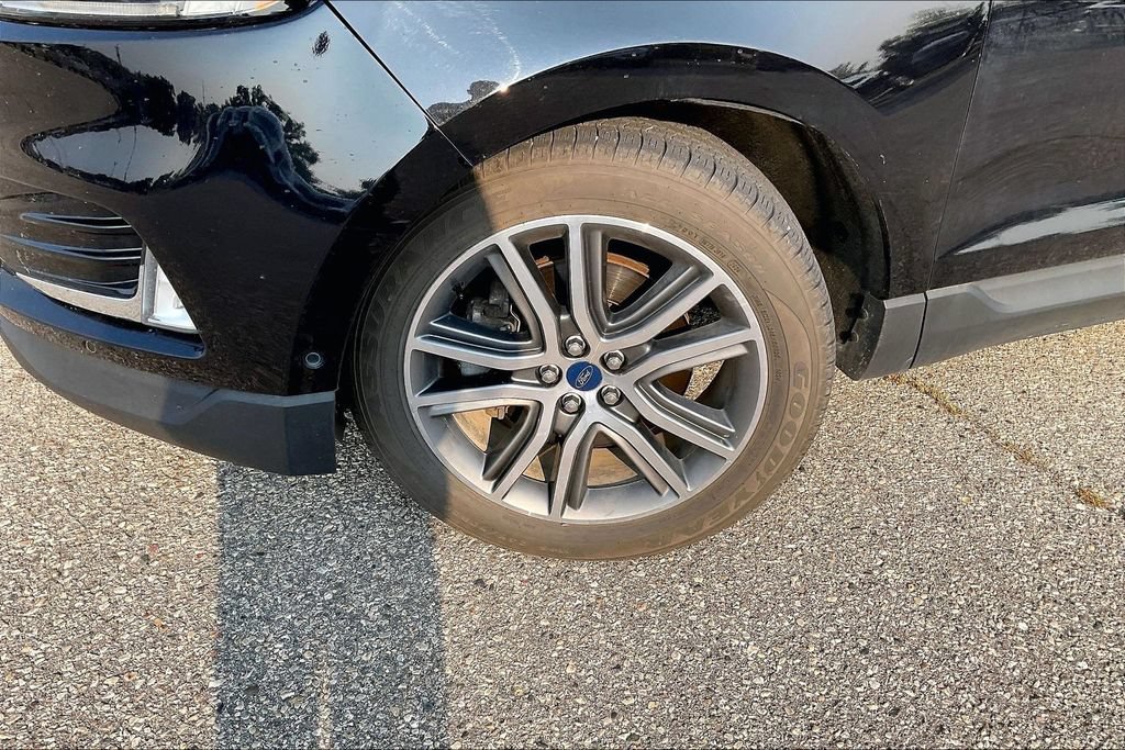 Certified 2019 Ford Edge Titanium w/ Equipment Group 301A AWD/4WD image 4