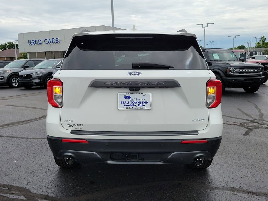 Certified 2023 Ford Explorer XLT w/ Equipment Group 202A AWD/4WD image 4