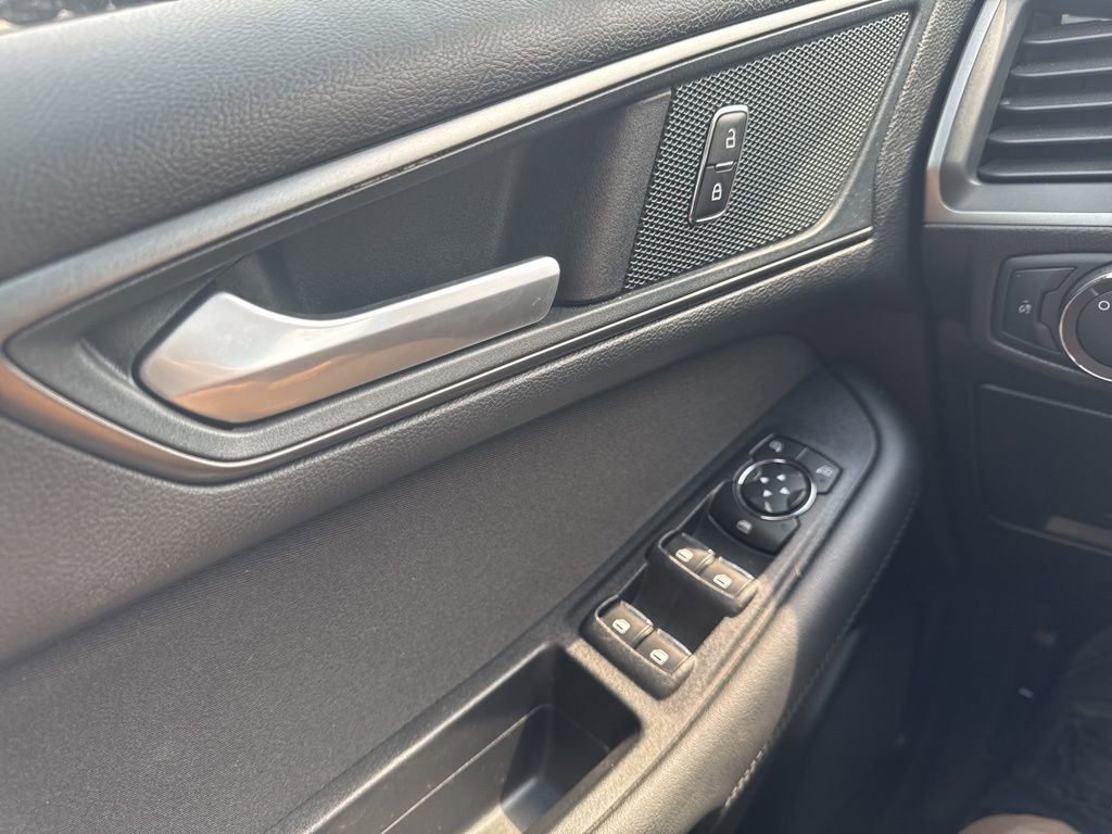 Certified 2019 Ford Edge SE FWD image 25