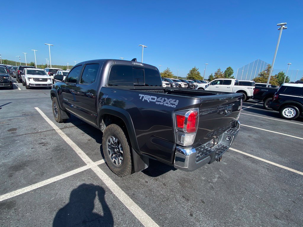 Used 2022 Toyota Tacoma TRD Off-Road AWD/4WD image 5