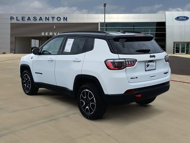 Used 2025 Jeep Compass Trailhawk AWD/4WD image 3
