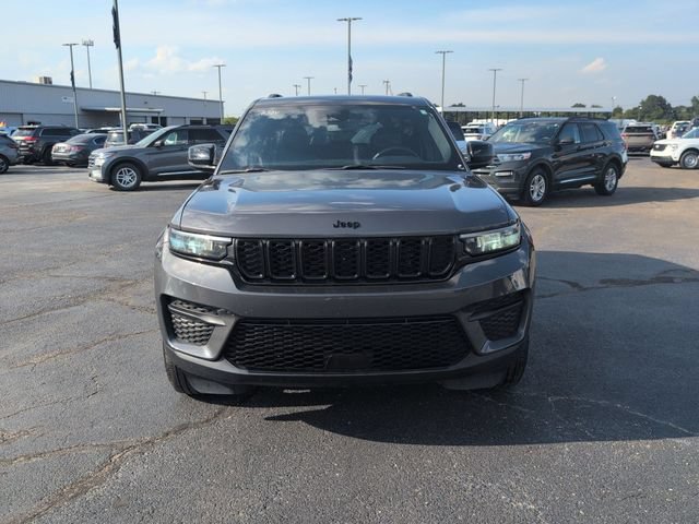 Used 2024 Jeep Grand Cherokee Altitude RWD image 2