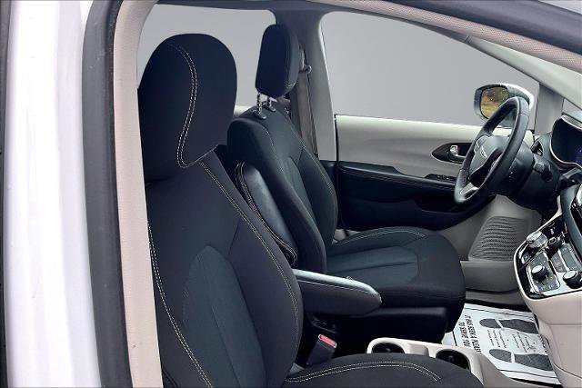 Used 2022 Chrysler Voyager LX image 11