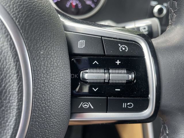 Used 2023 Kia Carnival LX FWD image 21