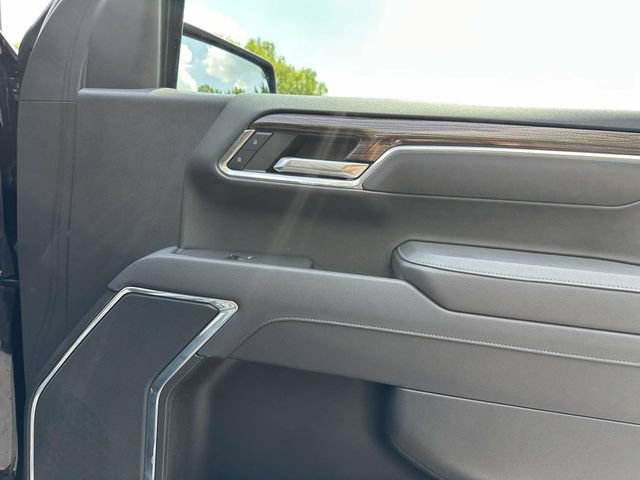 Used 2025 Chevrolet Silverado 1500 LT Trail Boss w/ Dark Appearance Package AWD/4WD image 40