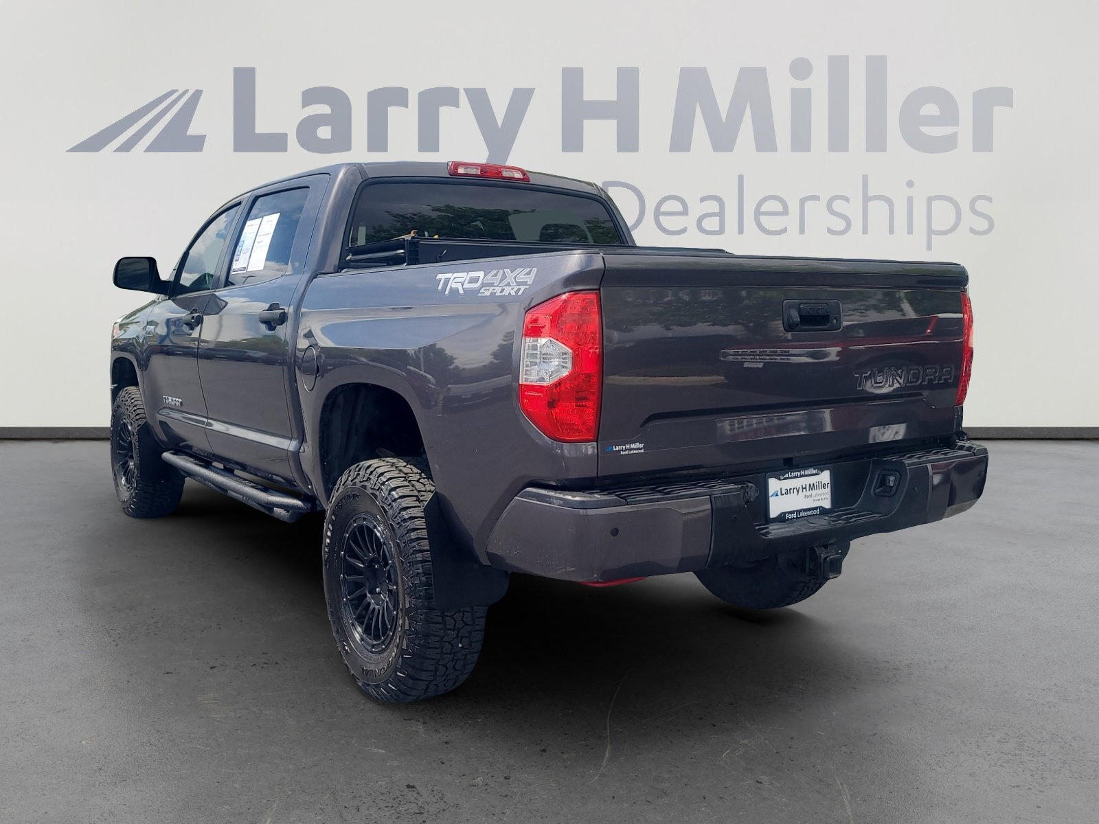 Used 2018 Toyota Tundra SR5 AWD/4WD image 3
