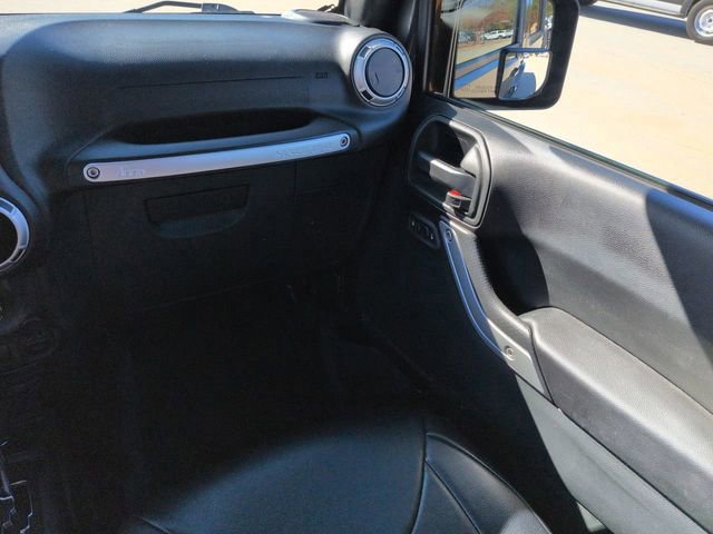 Used 2018 Jeep Wrangler Unlimited Sahara w/ Connectivity Group image 17