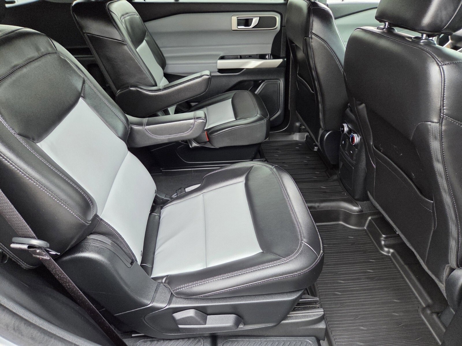 Certified 2023 Ford Explorer XLT w/ Equipment Group 202A image 15