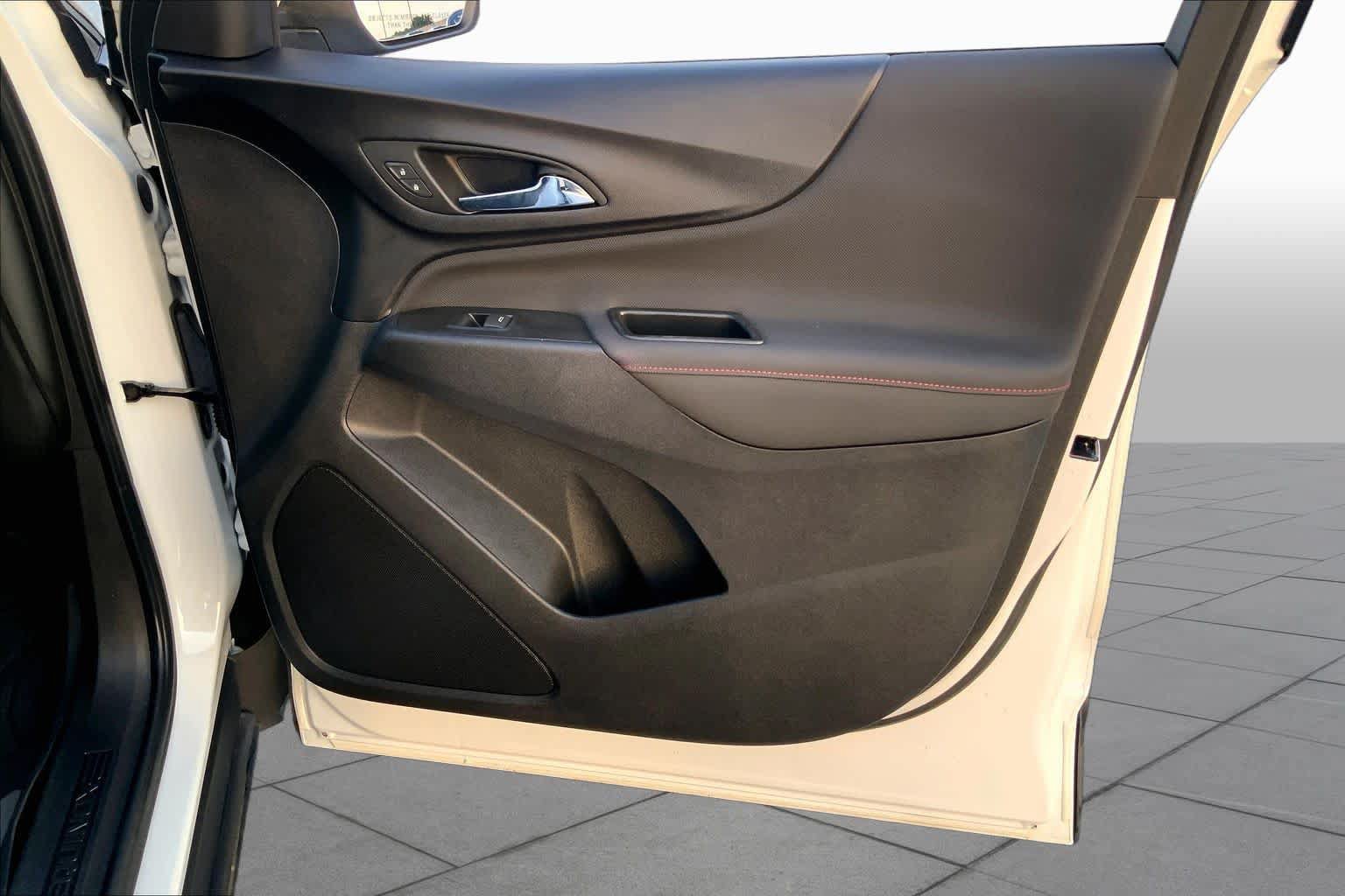 Used 2022 Chevrolet Equinox RS w/ LPO, Floor Liner Package FWD image 21