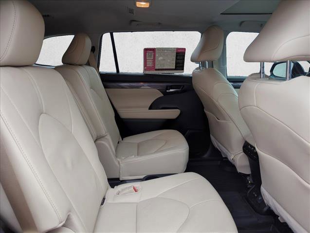 Used 2024 Toyota Highlander Limited image 23