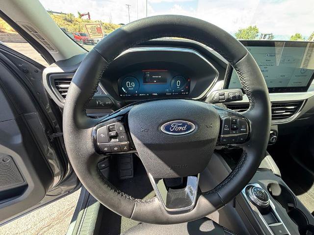 Certified 2025 Ford Escape Platinum AWD/4WD image 18