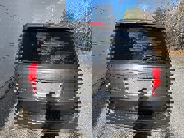 Used 2018 Dodge Grand Caravan SXT w/ Blacktop Package image 8