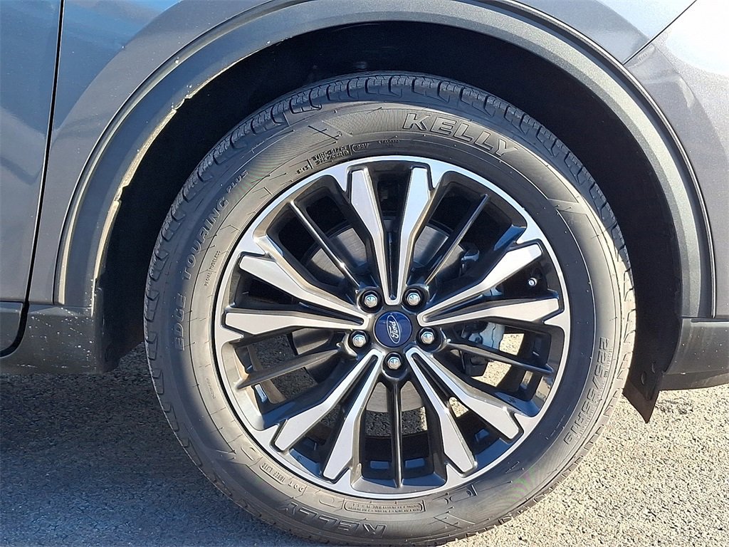 Certified 2022 Ford Escape SE w/ SE Sport Appearance Package image 9