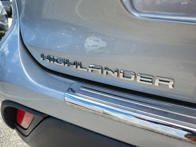 Used 2022 Toyota Highlander XLE FWD image 5
