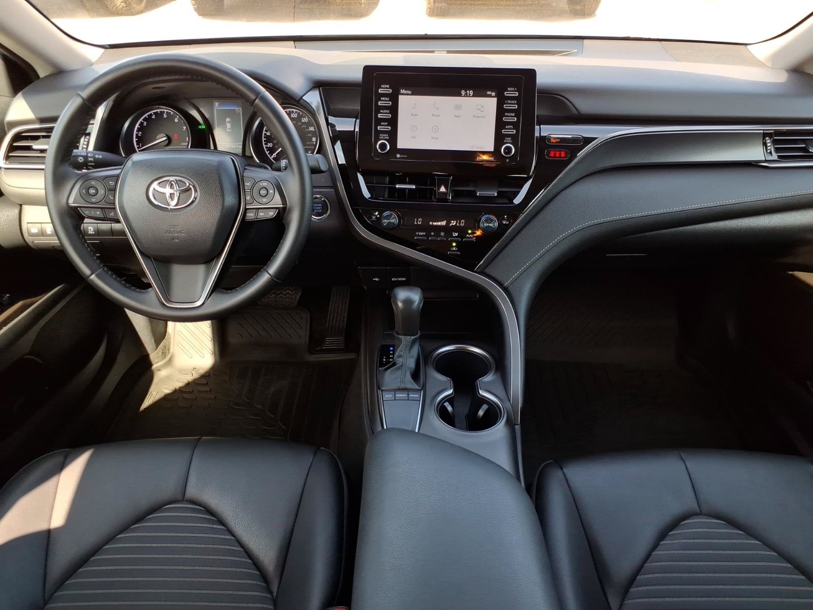 Used 2023 Toyota Camry SE w/ Convenience Package FWD image 17
