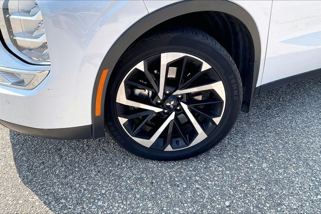 Used 2023 Mitsubishi Outlander SE AWD/4WD image 4