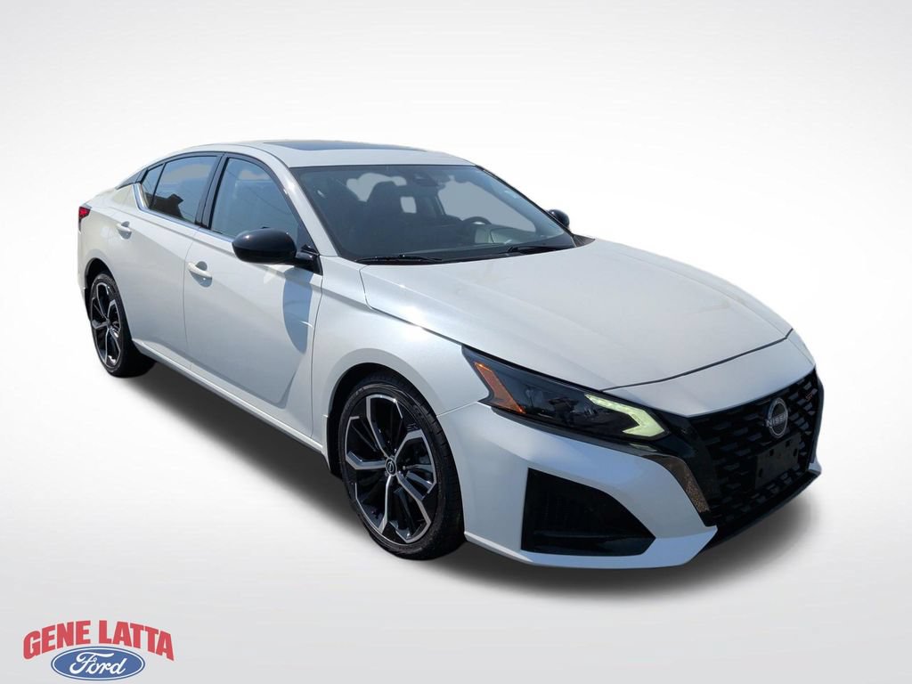 Used 2023 Nissan Altima 2.5 SR w/ SR Premium Package