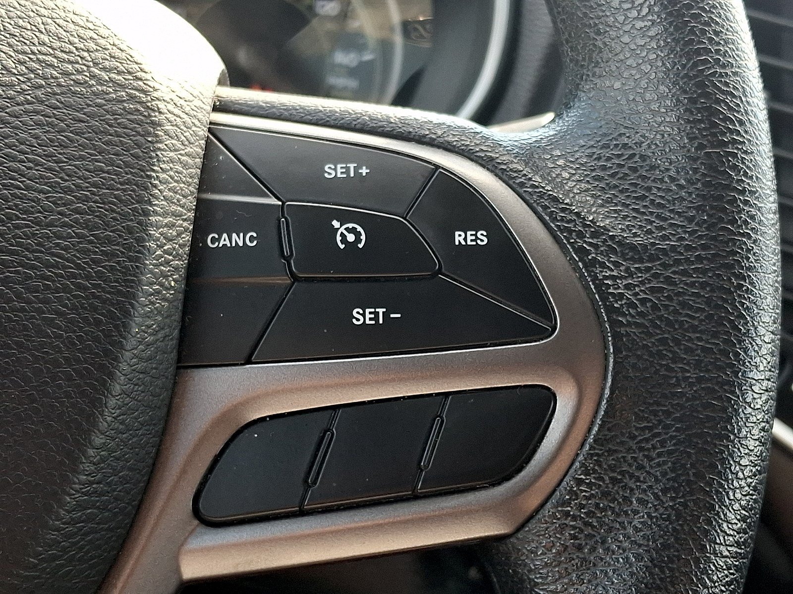 Used 2019 Jeep Cherokee Latitude w/ Popular Appearance Group FWD image 20