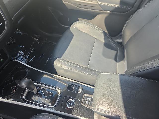 Used 2020 Mitsubishi Outlander SEL AWD/4WD image 30