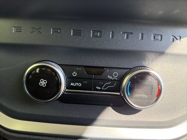 Certified 2025 Ford Expedition Active AWD/4WD image 10