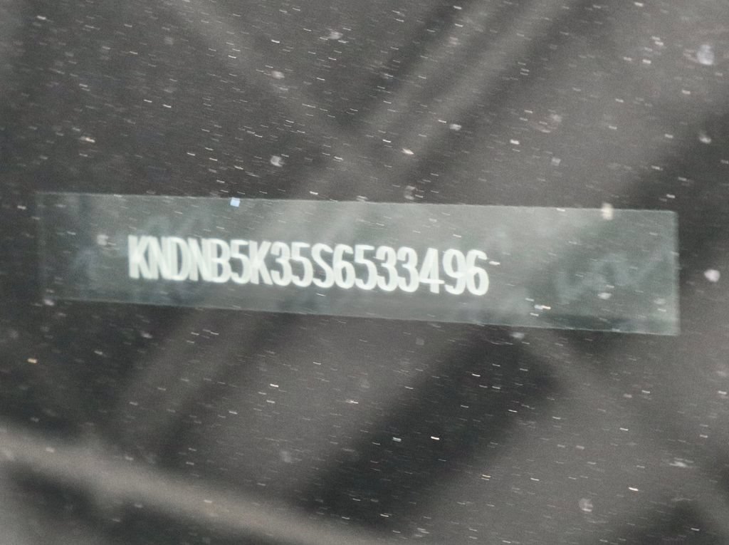 Used 2025 Kia Carnival FWD image 32