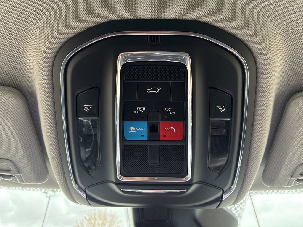 Used 2023 Jeep Grand Cherokee Limited AWD/4WD image 23