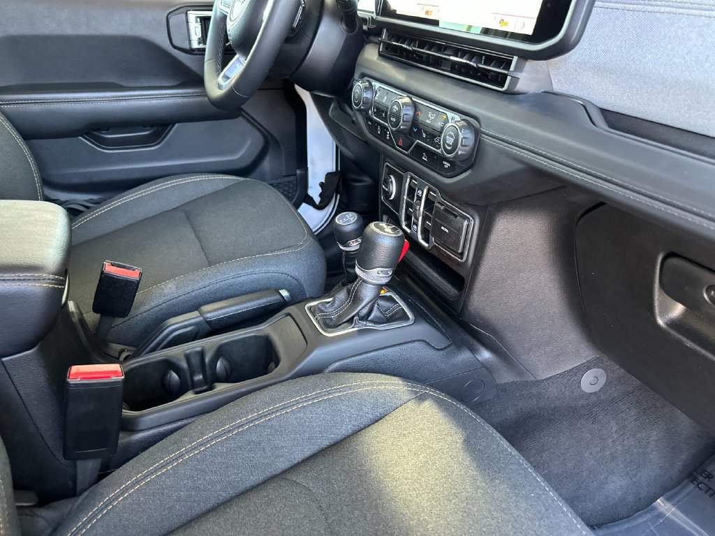 Used 2025 Jeep Wrangler Unlimited Sahara AWD/4WD image 14