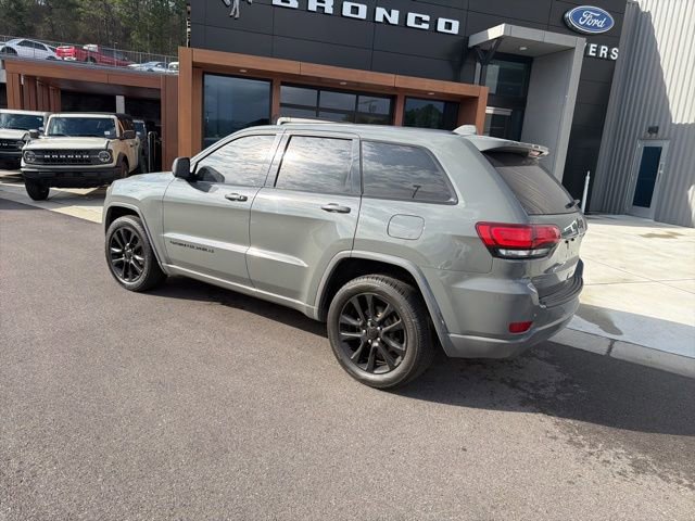 Used 2020 Jeep Grand Cherokee Altitude image 3