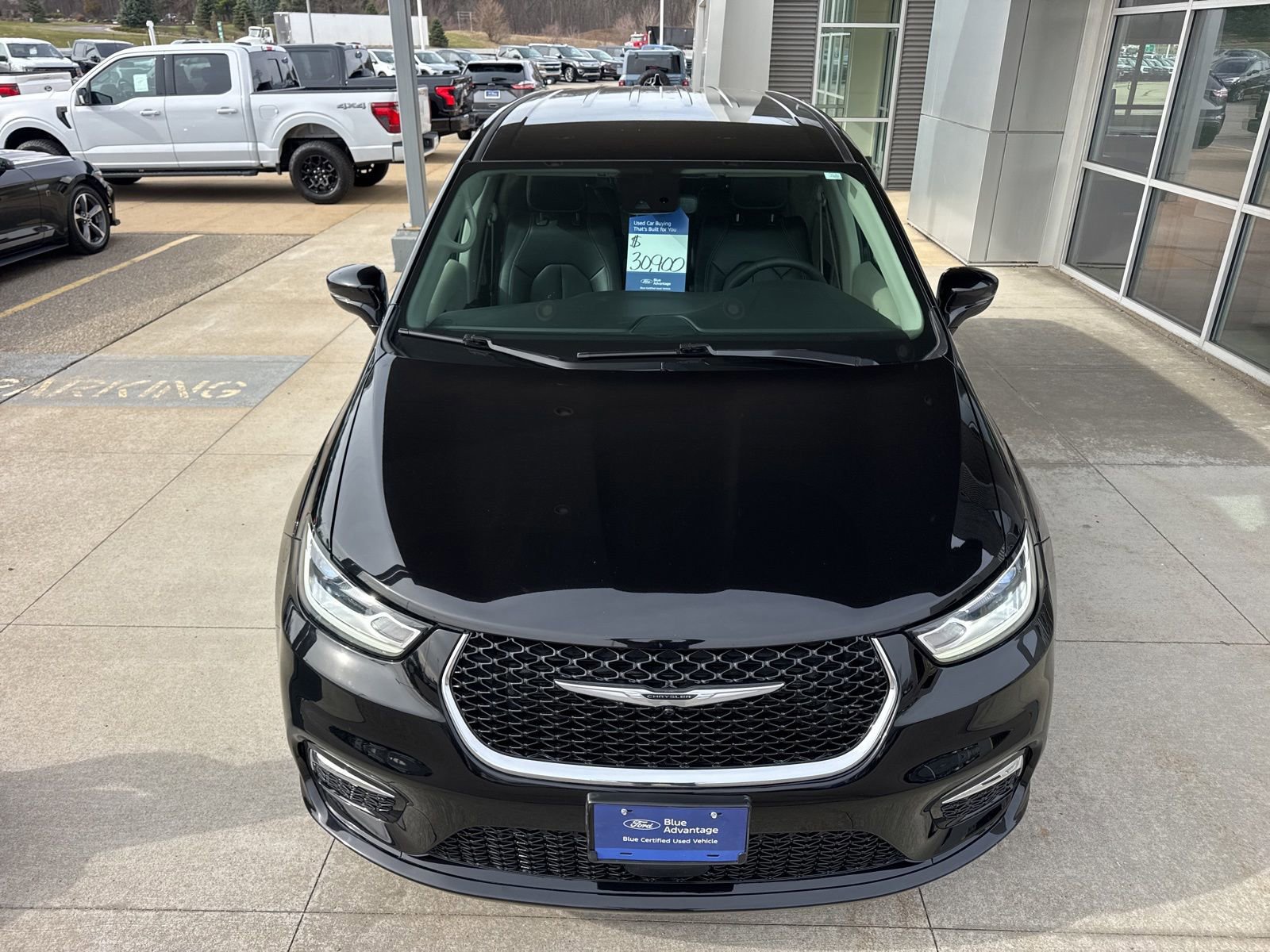 Used 2024 Chrysler Pacifica Touring-L image 12