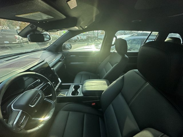 Used 2024 GMC Acadia Elevation w/ Luxury Package image 3