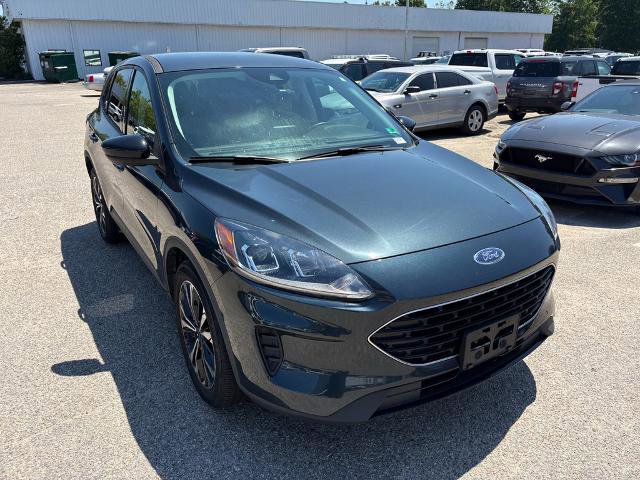 Certified 2022 Ford Escape SE w/ SE Sport Appearance Package FWD image 3