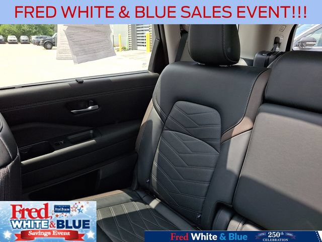 Used 2024 Nissan Pathfinder Platinum w/ Cargo Package AWD/4WD image 18