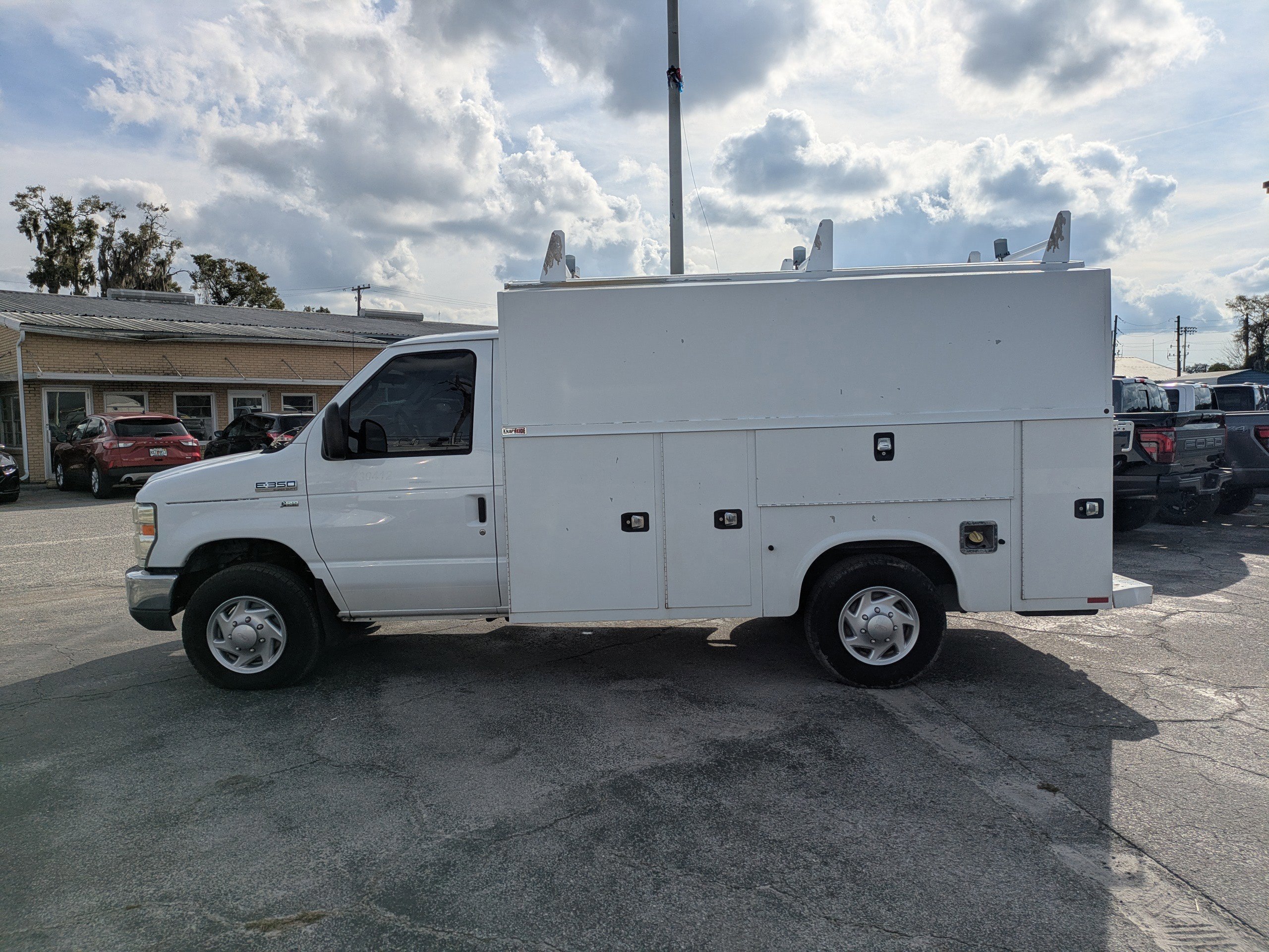 Certified 2017 Ford E-350 and Econoline 350 Super Duty w/ Power Windows & Locks Group image 2