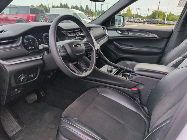 Used 2023 Jeep Grand Cherokee Altitude AWD/4WD image 29
