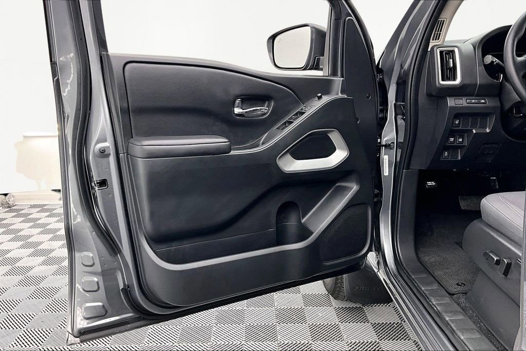 Used 2025 Nissan Frontier SV image 24