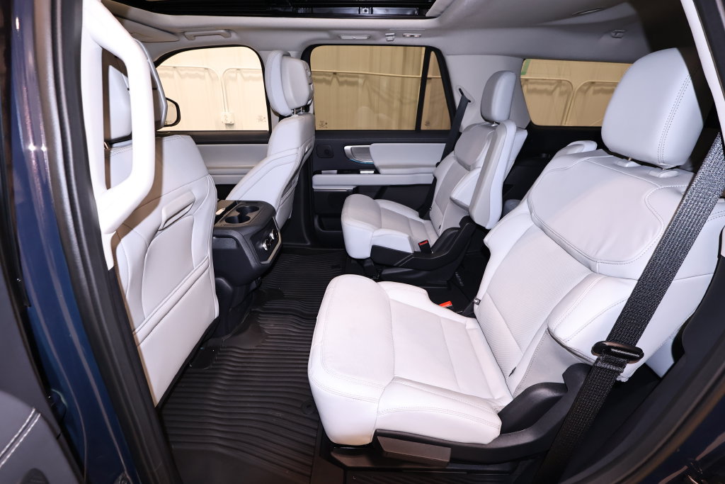 Certified 2027 Ford Expedition Platinum AWD/4WD image 16