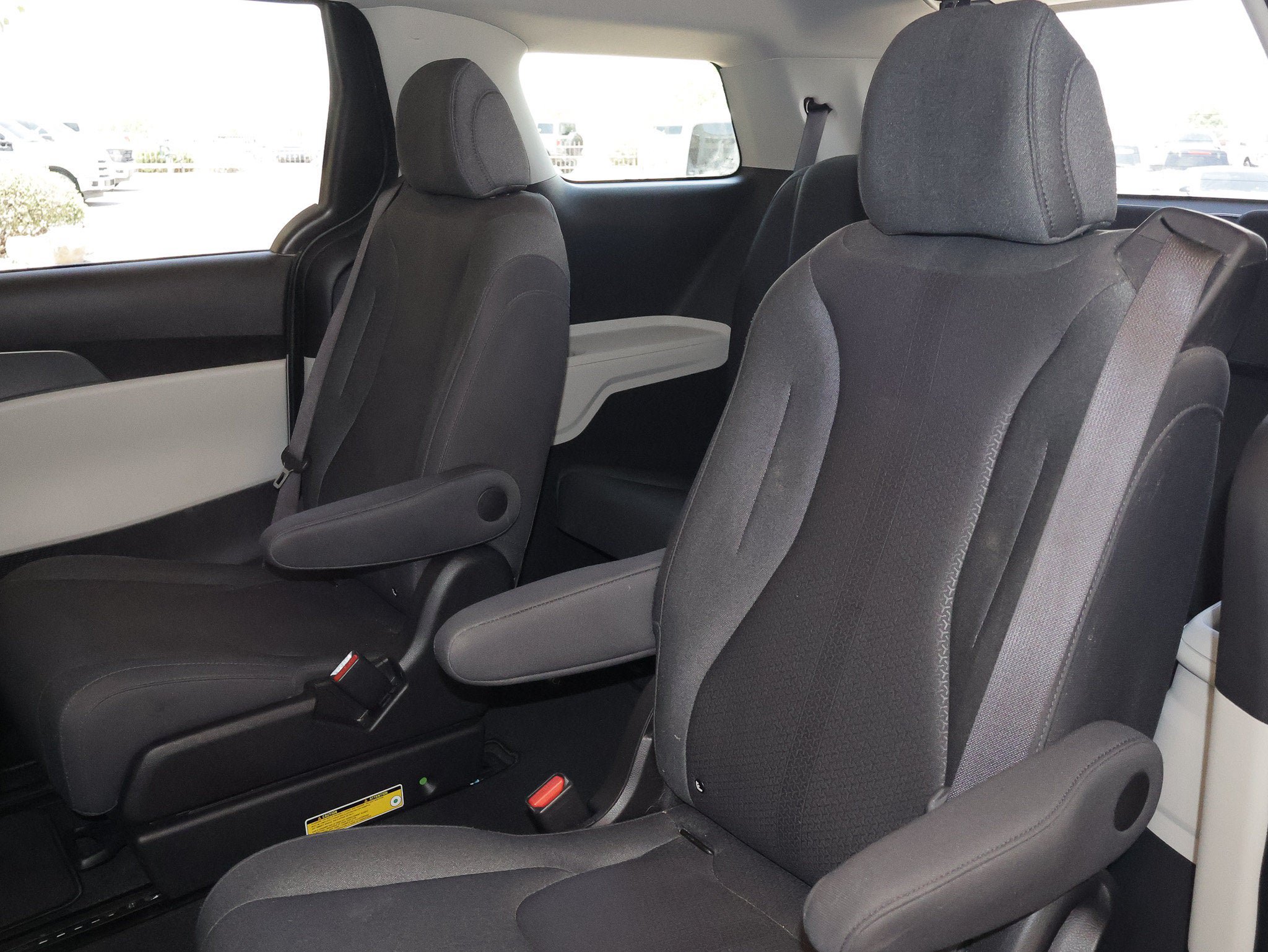 Used 2022 Kia Carnival LX FWD image 35