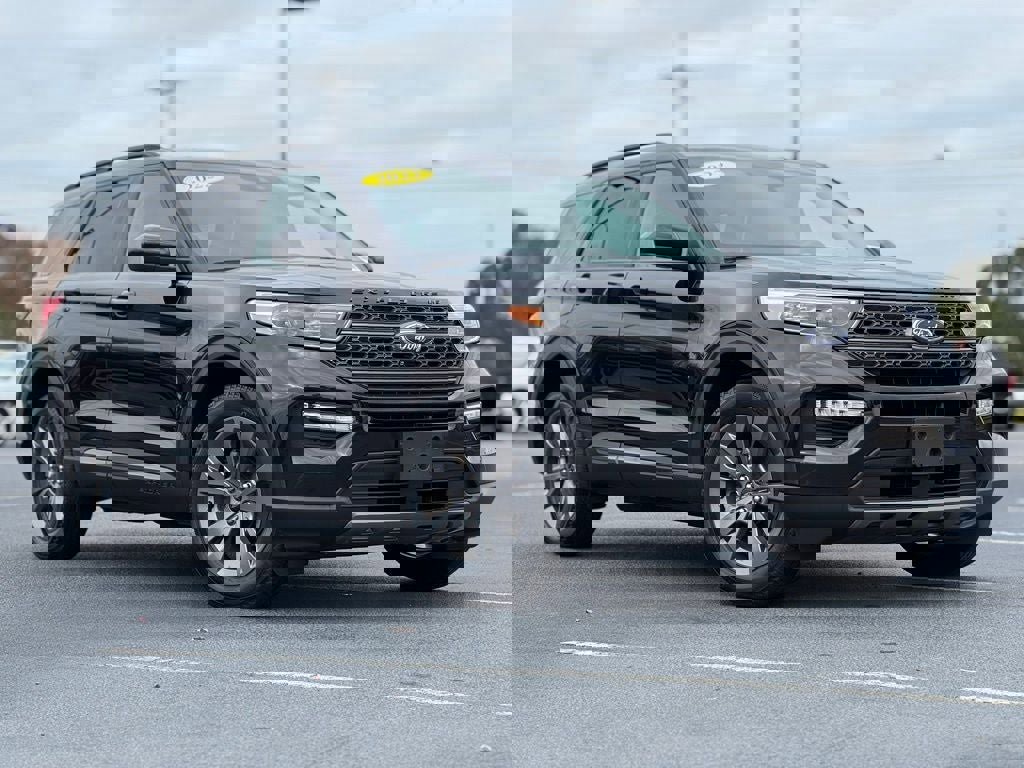 Certified 2022 Ford Explorer XLT w/ Equipment Group 202A image 2