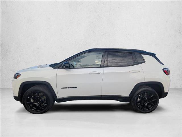 Used 2023 Jeep Compass Latitude w/ Sun and Sound Group AWD/4WD image 9