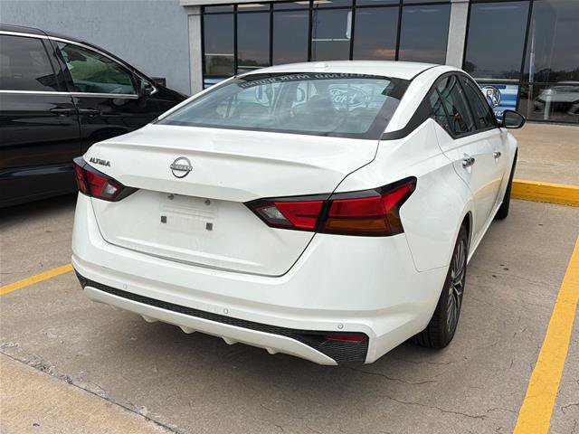 Used 2025 Nissan Altima 2.5 SV FWD image 5