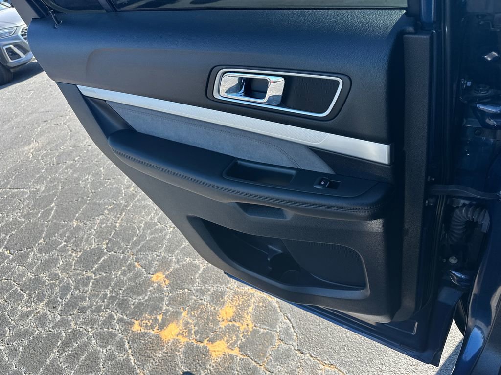 Certified 2017 Ford Explorer XLT w/ Equipment Group 202A FWD image 23