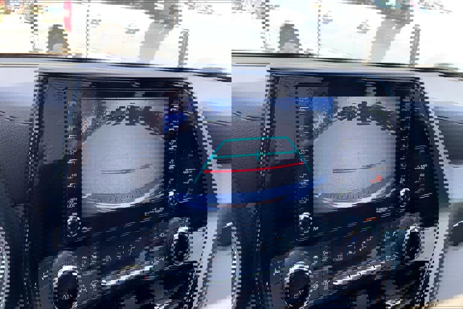 Used 2022 Toyota Highlander XLE image 27