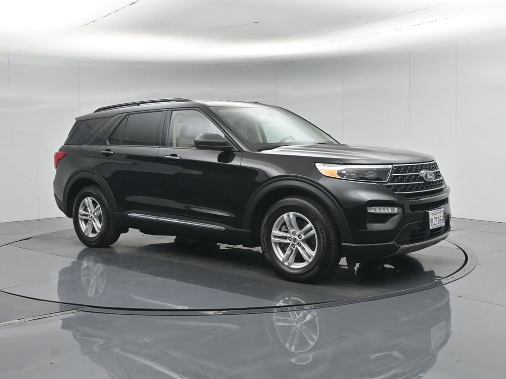 Certified 2024 Ford Explorer XLT w/ Equipment Group 202A RWD image 30